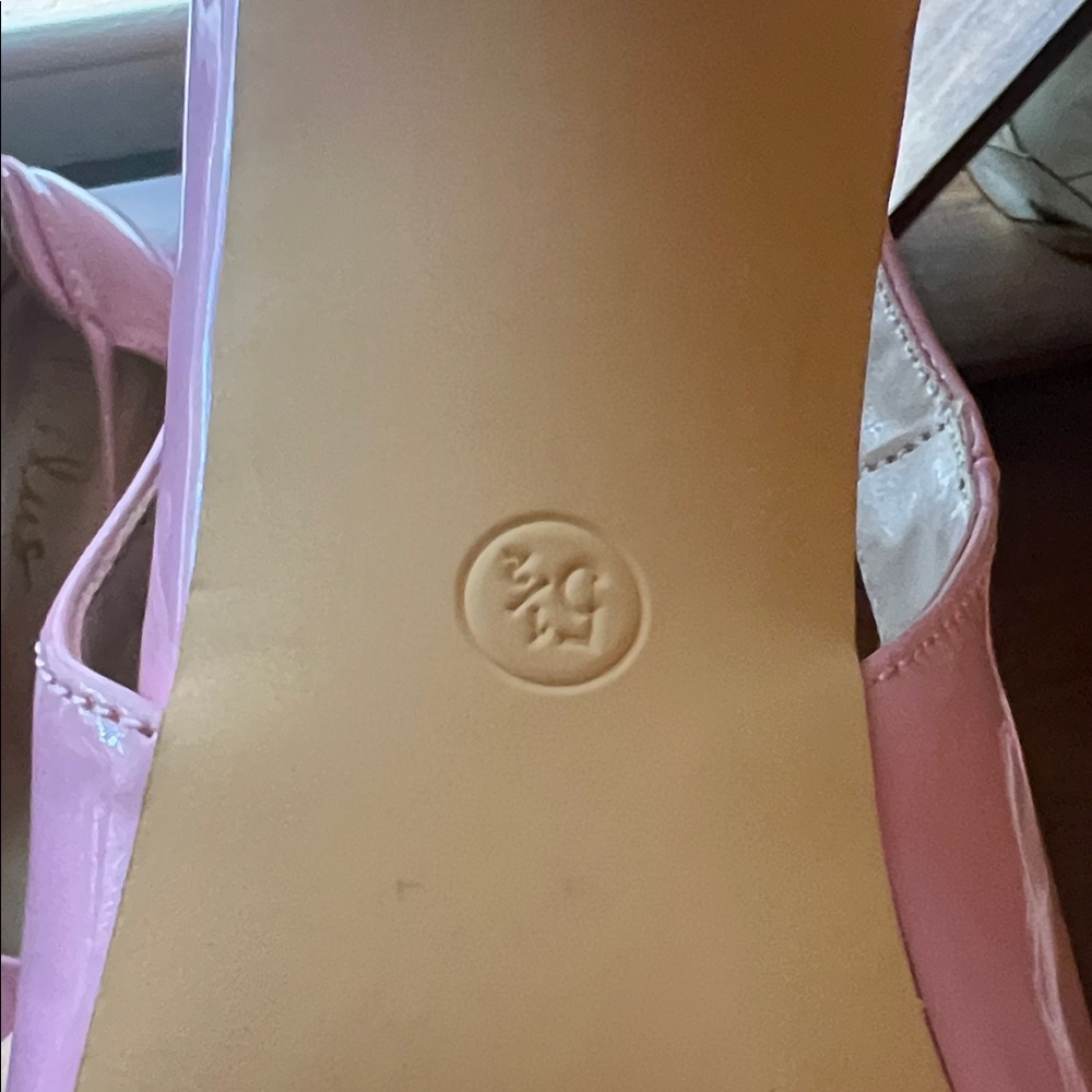 Lulu's Pink Patent Heels - Picture 3 of 3